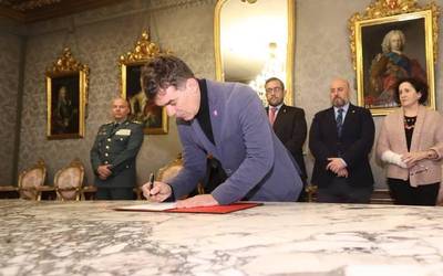 Adingabe migratzaileak hartzeko koordinazio protokoloa sinatu du Nafarroak