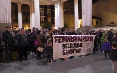 Gabonzaharretan gertatutako eraso matxista salatzeko bildu ziren ordiziarrak