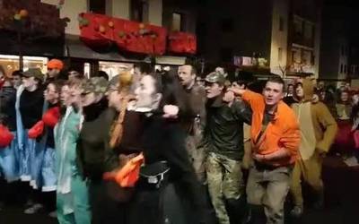 Umore ederrean bueltatu dira esketik leitzarrak