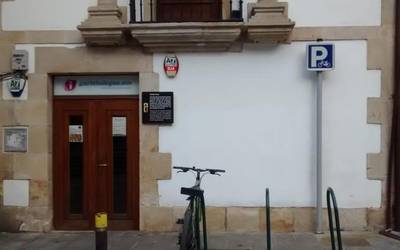 Nazioarteko askotariko programak berbagai, Gazte Bulegoaren geltokian