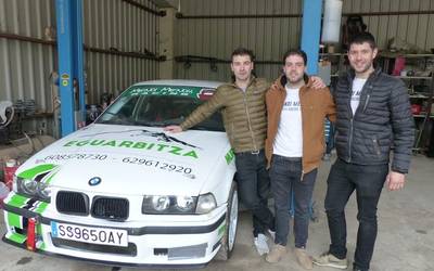 Otsailaren 8an egun osoko festa Mendi Mendia Racing taldeko auto gidarien eskutik