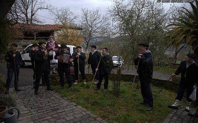 Koplari aterako dira bihar, Santa Ageda bezperaz