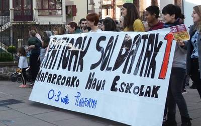 Ratioak jaisteko eta soldatak igotzeko eskatuz elkarretaratzea eginen dute eskualdeko haur eskolatako hezitzaileek Elizondon