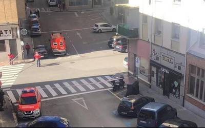 Pertsona bat haren etxean itxi da, drogaren aurkako operazio batean