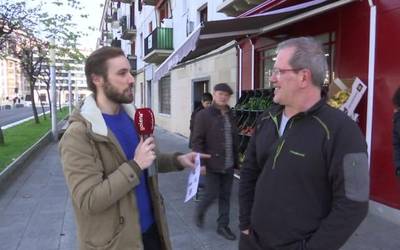 Zirikatzen: Katuen gorputz espresioarekin jolasean