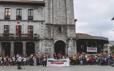 Udaleko alderdiek bat egin dute Laudioko langilearen heriotza salatzeko mobilizazioarekin