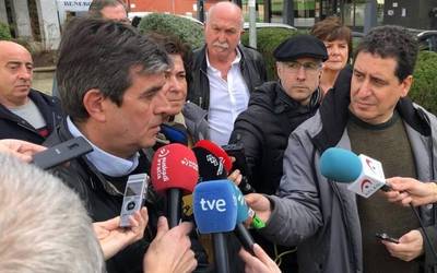 Desagertutako bi langileak aurkitzeko indusketa plan bat egingo duela dio Jaurlaritzak