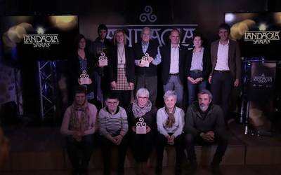 III. Landaola sari banaketa ekitaldia argazkitan