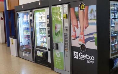 Elikadura osasungarria sustatzen duen "vending" gunea ipini dute Fadurako kiroldegian