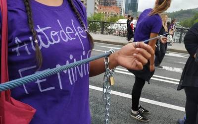 Isuna jarri diete Bilboko Gazte Sare Feministako zortzi kideri, Udaletxeko zubian egindako ekintzagatik