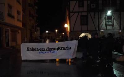 “Bakea eta demokrazia, erasorik ez!” lelopean manifestazioa Lizartzan