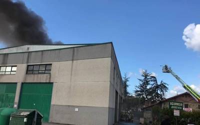 [BIDEOA] Sutea piztu da Arriandiko Ceco-Racing lantegian