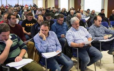 N-121-A errepidea autobide bihurtzea nahi dute garraiolariek
