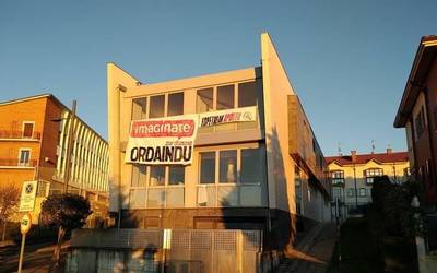 Legutioko Desjabetuon Hotela arrisku egoeran dagoela salatu dute