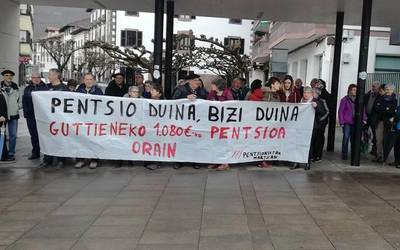Pentsio eta bizitza duina aldarrikatu dute gaur pentsiodunek Elizondon