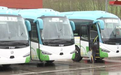 Bederatzi autobus hibrido berri batuko dira Lurraldebuseko zerbitzura