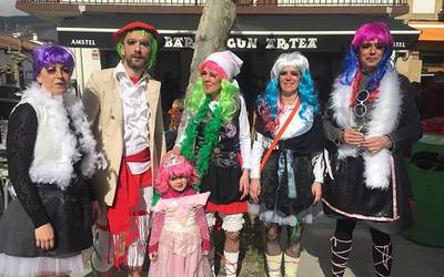 Zatamarroen aurretik mozorro festa