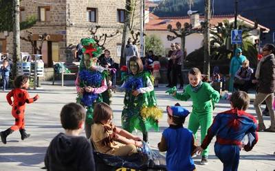 Mozorroa jantzi eta herria kolorez apaintzeko eguna