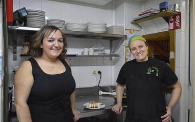 Gazta flana prestatu digute Larraintzarko Ostatukoek sukaldaritzaren tartan