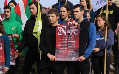 Independentzia Eguneko bazkarirako txartelak salgai paratu dituzte
