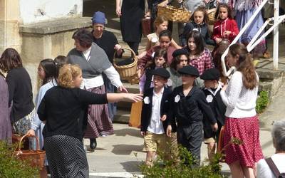 Boluntarioak behar dira 36ko gerrako neska-mutiko errefuxiatuak irudikatzeko