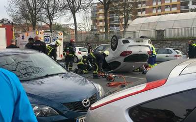 Ibilgailu bat irauli da Judimendi hiribidean