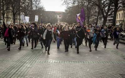 "Antolatu indarrak, batu borroka feministara!"