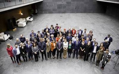 Emakumearen Egunaren karietara ekitaldi instituzionala egin du Nafarroako Parlamentuak