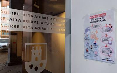 Koronabirusarekin lotutako protokoloak aktibatzen hasi dira