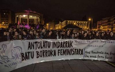 Milaka lagun batu dira Iruñean borroka feministara