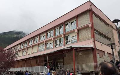 Bihartik, eten egingo dituzte eskolak Haurreskolan, eskolan eta institutuan