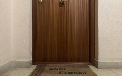 "Medikua naiz eta oraintxe bertan joango nintzateke lanera; baina ezin dut, sintomak ditut"