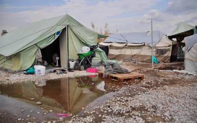 Migratzaileen kontrako gerra eteteko eskaria