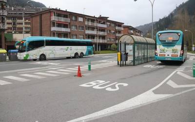 Ezin izango da esku diruz ordaindu autobus publikoetan