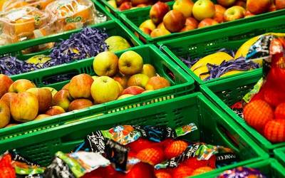Herritarrei arduraz kontsumitzeko eskatu diete Jaurlaritzak, Elikagaien Klusterrak eta hainbat supermerkatuk