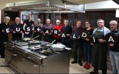 Elkarte gastronomikoek ere ateak itxiko dituzte bihar Mendaron, koronabirusagatik