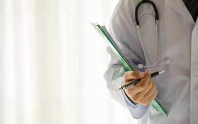 Mediku etxera hurbildu aitzinetik deitzeko eskatu dute osasun zentroetatik