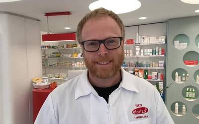 “Bezero batzuek launa kaxa parazetamol erosi gura izan zuten astelehenean, eta kaxa bana ematen hastea erabaki genuen”