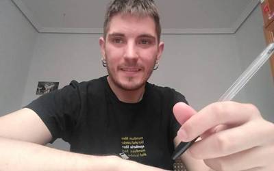 Iker Tubia: "Harrigarria da, txoriak entzuten ditugu etxetik"