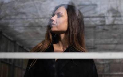 Benito Lertxundik Sara Zozayaren 'Benetan' abestian parte hartu du