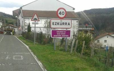 Eremu komunalak desinfektatzen ari dira Ezkurran