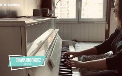 Chopinen musika joko du Oihana Rodriguezek #EtxetikMundura
