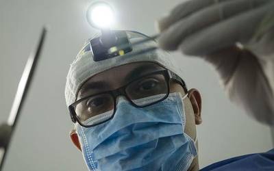 Mondragon Assemblyk 10 milioi maskara kirurgiko ekoitziko ditu hilero