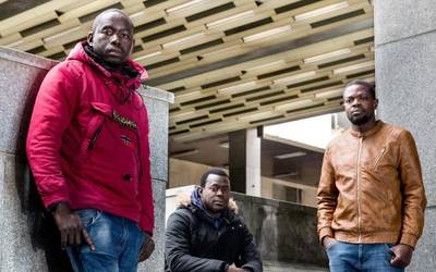 Bilboko kale-saltzaile senegaldarrek erresistentzia kaxa jarri dute martxan
