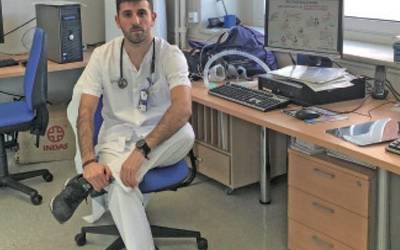 Borja Ortiz de Urbina: “Psikologikoki nahiko kaltetuta ikusten ditut gaixoak, bereziki adin nagusikoak”