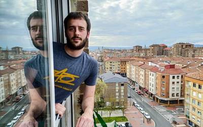 "Egoerak ispiluaren aurrean jarri gaitu: zaintzaren inguruko eztabaida behar dugu"