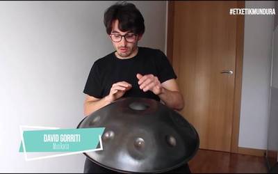 Handpan musika instrumentua erakutsiko du David Gorritik #EtxetikMundura