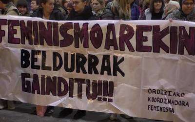 Indarkeria matxistaren biktimak artatzeko zerbitzuek martxan jarraitzen dute konfinamenduan ere