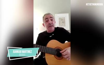 Juankar Martinez musikaria, etxetik mundura