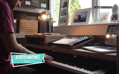 Alberto Martinez musikariaren saioa, gaur Etxetik Munduran